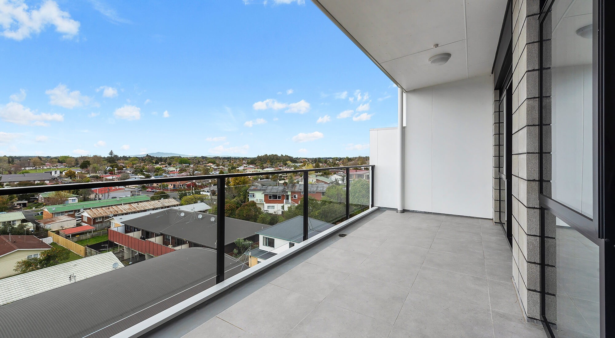 Lobell Residential Construction - Hillcrest Views Apartments Deck