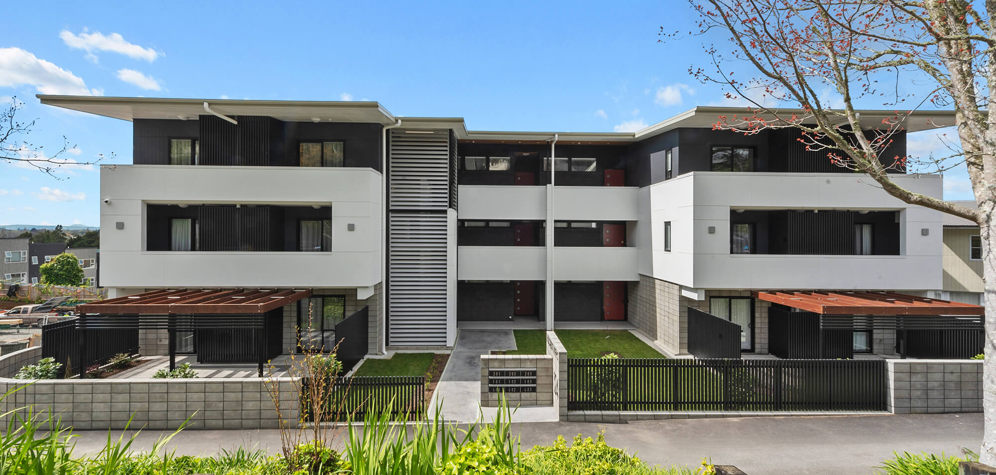 Lobell residential apartment construction - Hillcrest Views front view