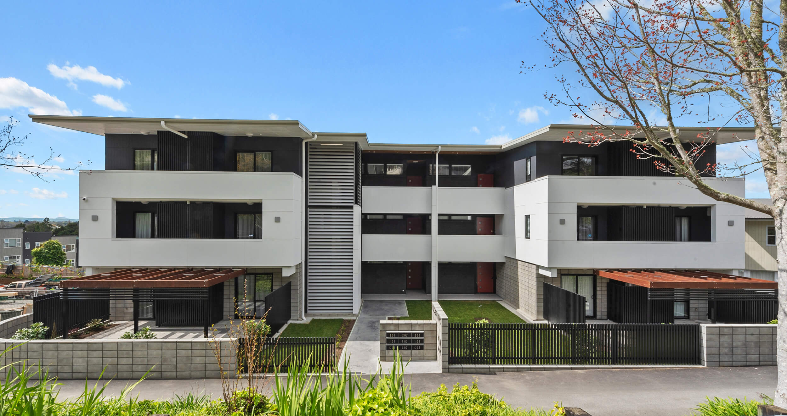 Lobell residential apartment construction - Hillcrest Views front view