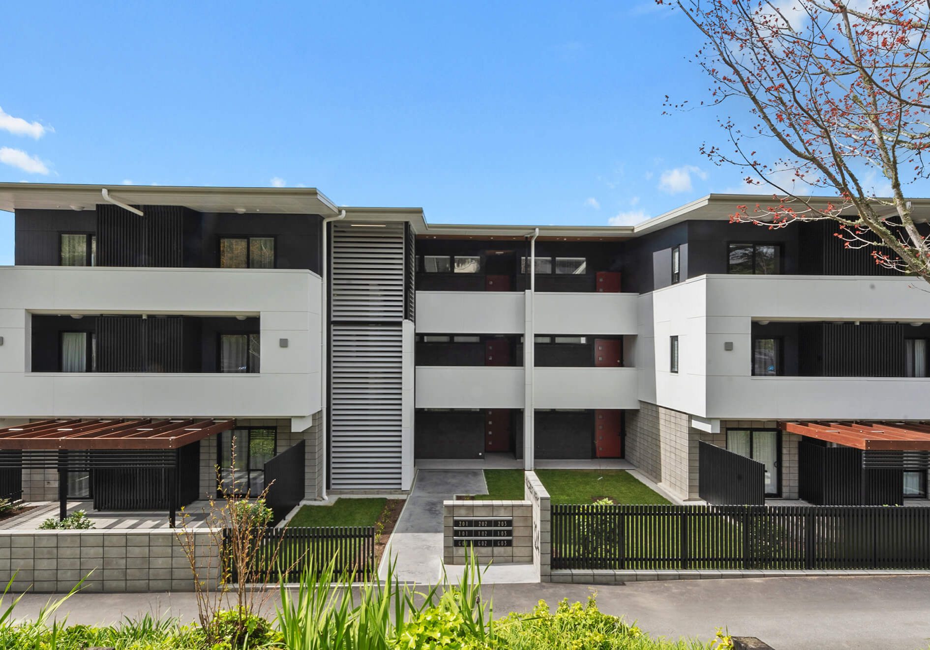 Lobell residential apartment construction - Hillcrest Views front view